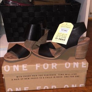TOMS Black leather Majorca cutout sandals.